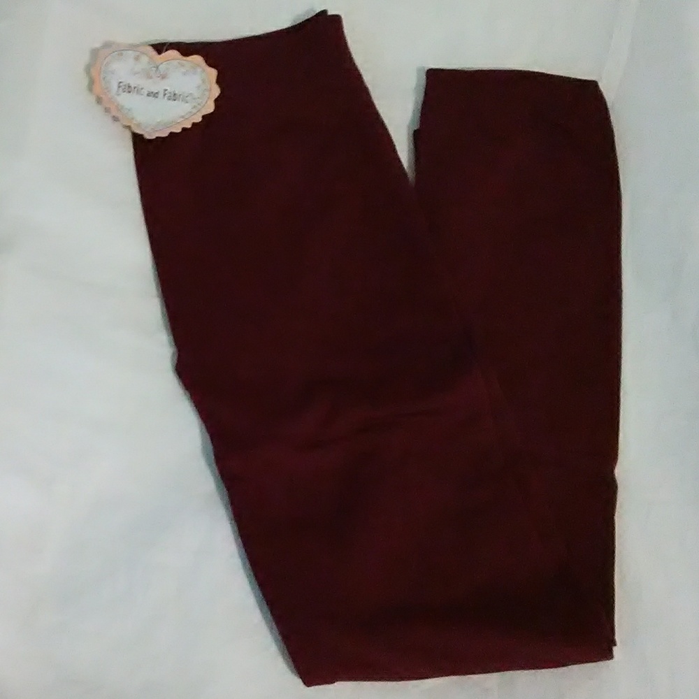 SALE NWT Fabric & Fabric Dark Wine Leggings. OSFM
